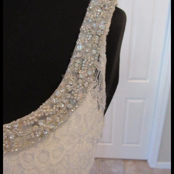 Allure Bridal wedding dress Size 14 - Picture 11 of 14